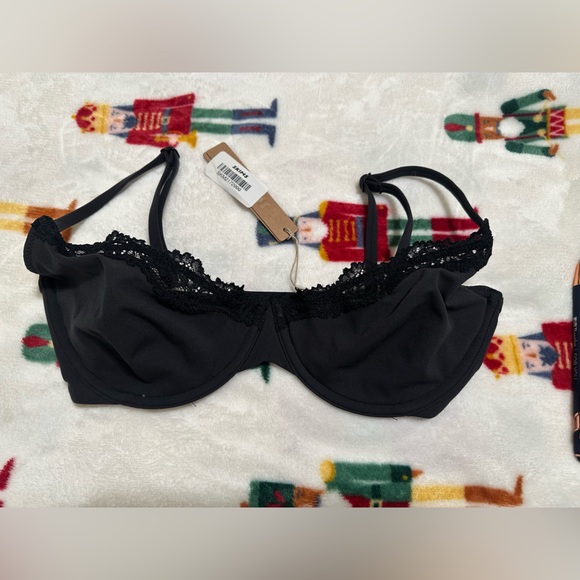 SKIMS Other - SKIMS Fits everybody lace unlined Demi bra in color Onyx. 32DD